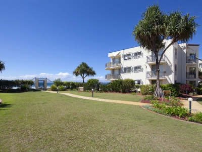 Golden Riviera Beach Resort