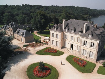 Chateau De Locguenole