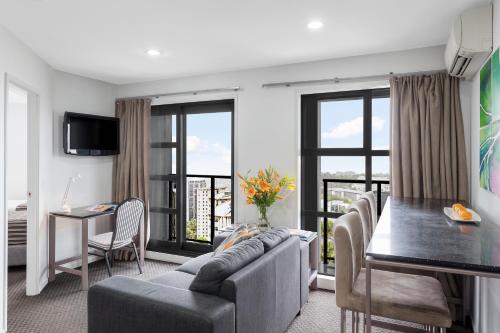 Waldorf St Martins Apartments Hotel