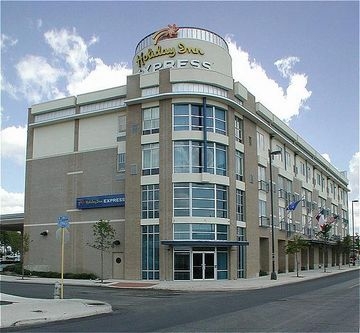 HOLIDAY INN EXPRESS HOTEL & SUITES SAN ANTONIO RIVERCENTER AREA