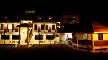 Suria Hill Country House