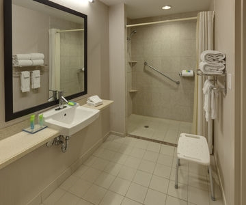 Radisson Hotel & Suites Fallsview