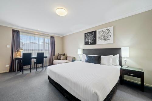 BEST WESTERN PLUS Ambassador on Ruthven Motor Inn