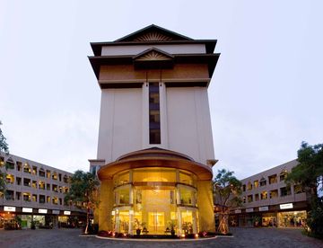 โรงแรมมณีนาราคร