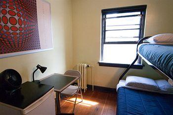 Ocean Island Inn Backpackers Suites