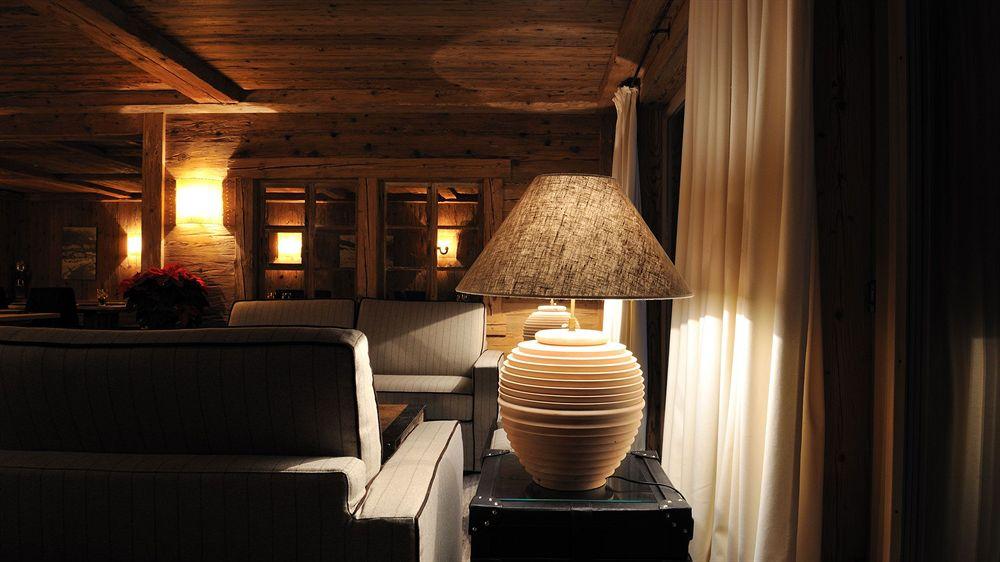 Hotel des Alpes by Bruno Kernen