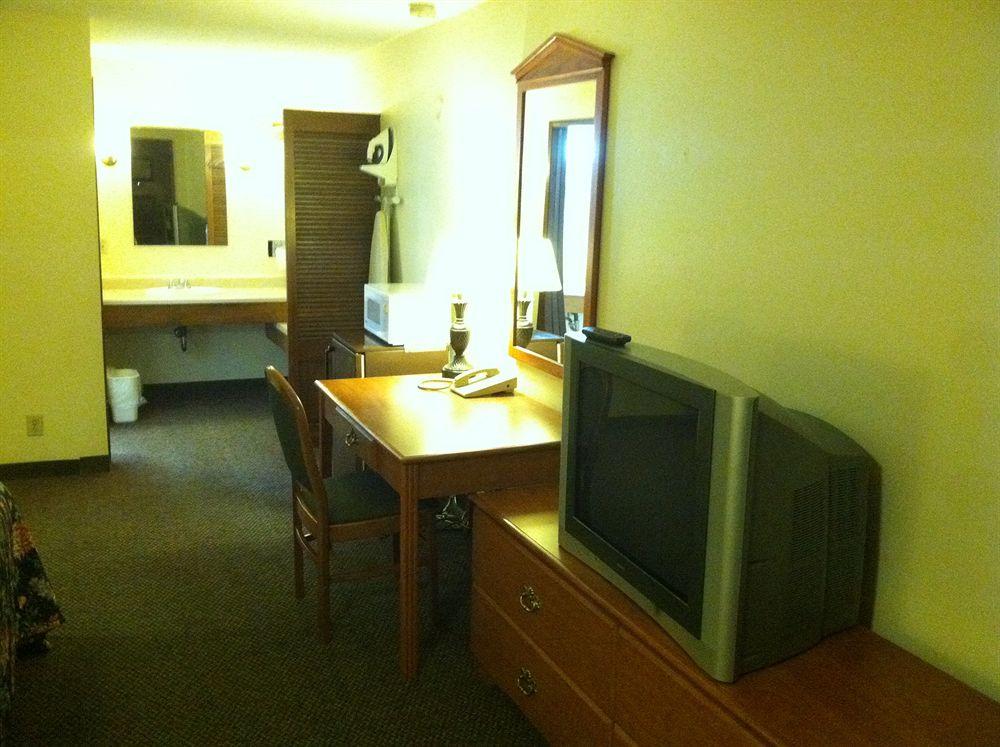 GuestHouse Inn & Suites Aberdeen