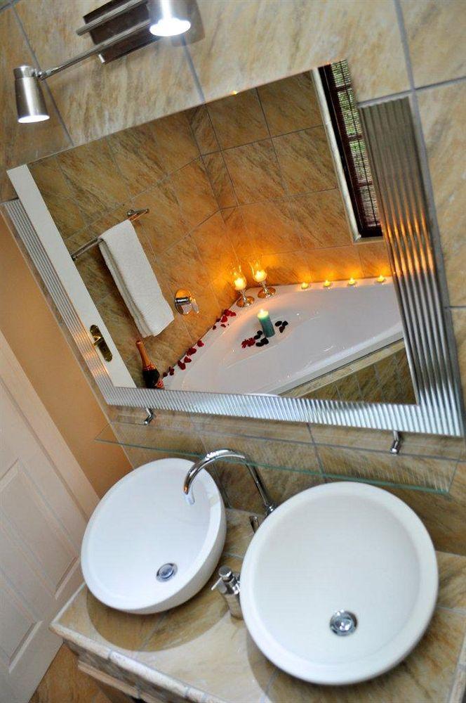 Waterfalls Boutique Hotel