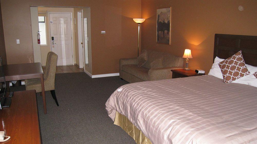 Lake City Inn & Suites