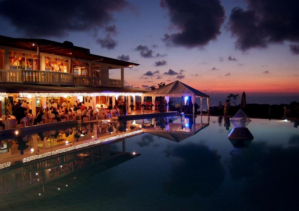Cristal Ballena Resort