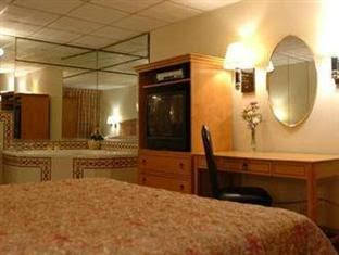 Capri Lynbrook Motor Inn
