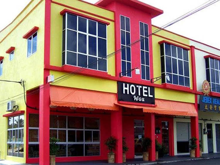Wau Hotel & Cafe