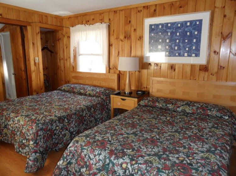 Seven Dwarfs Motel & Cabins