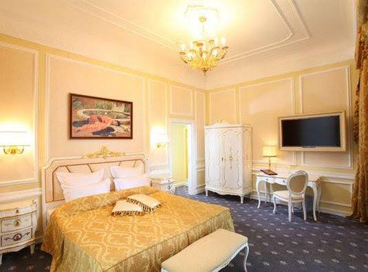 Aleksandrovskiy Grand Hotel