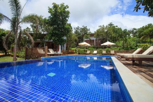MAYURA HILL Resort