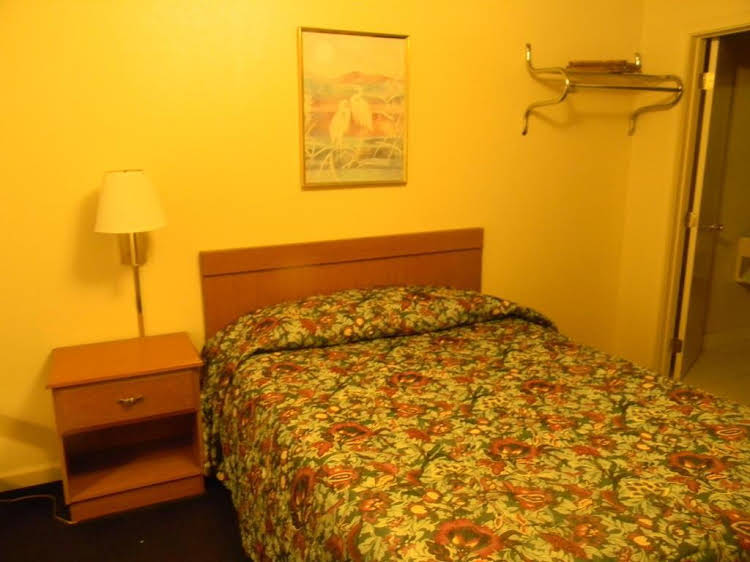 Aircrest Motel