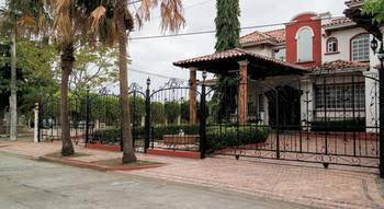 Dumas Villa
