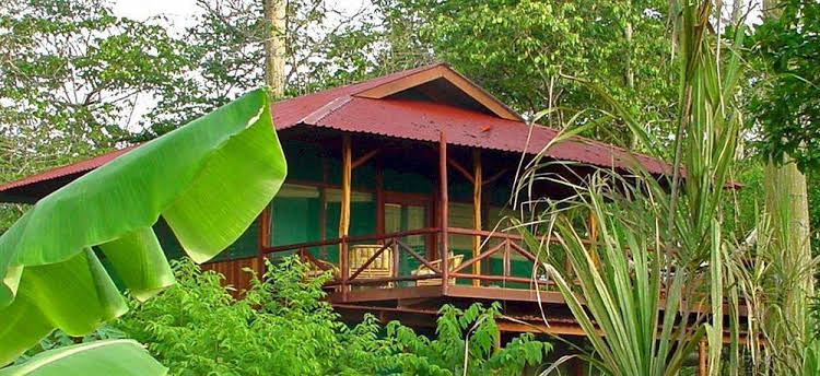 Iguana Lodge & Spa Beach Resort