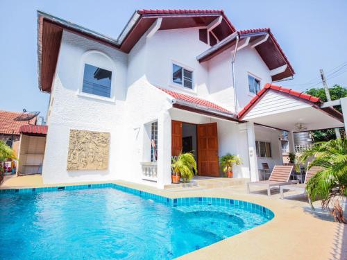Naklua Pool Villa by Pattaya Sunny Rentals