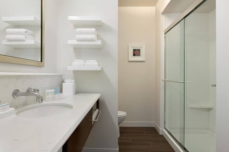 Hampton Inn and Suites Seattle/Renton