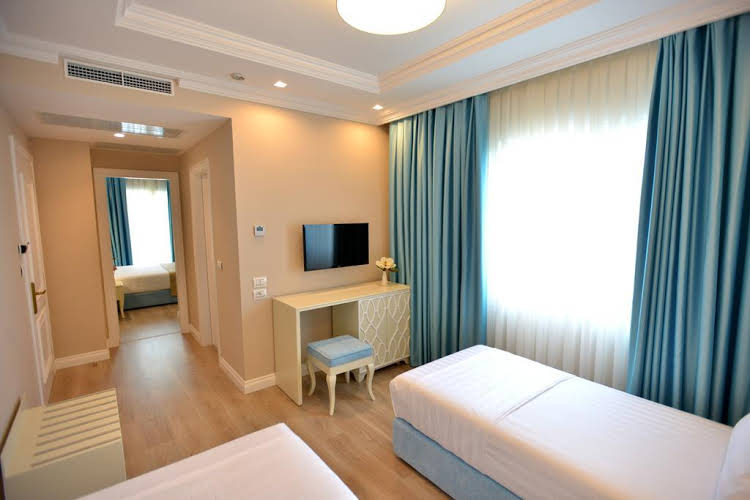 Flower Hotel