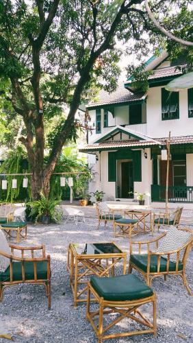 4BRs Thai Heritage House in Samsen