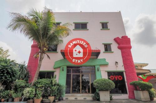 OYO 577 For Love Hotel near Bumrungrad International Hospital