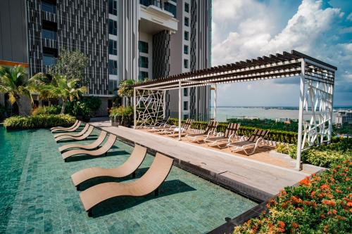Luxury Sea View Studio @ Riviera by Pattaya Holiday