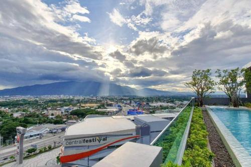 Beautiful View with rooftop Pool