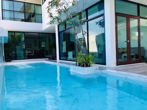 Luxury Marble White 3 Bedroom Pool Villa