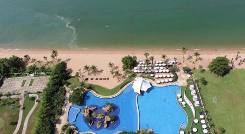 Luxury Villa Private Pool Beach in Movenpick resort Pattaya