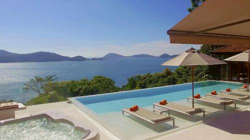 Luxury Infinity Pool Villa