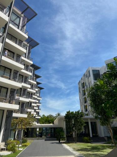 5 mins to Beach Two bedrooms apt in Cassia Phuket Residences