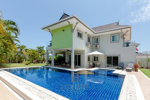 3 Bedroom Pool Villa With Amazing Views TH2