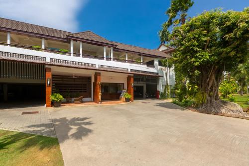 4 bedroom apartment at the beach, The Sands by PLH Phuket