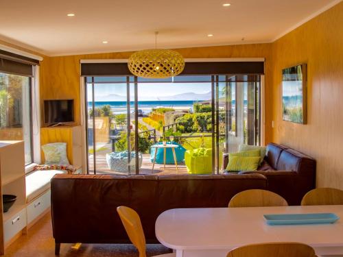 Bach 7 by The Sea - Marahau Holiday Home