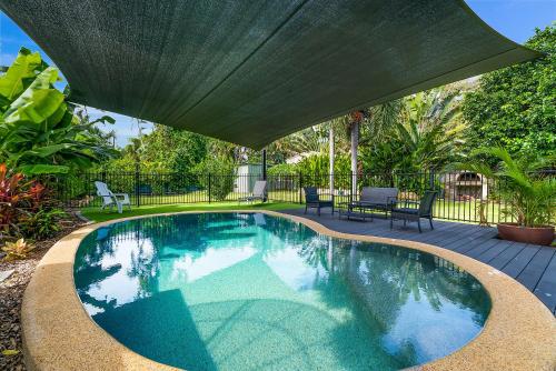 Private Pool, Big Backyard, Aircon - Paradise!
