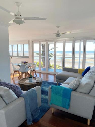 Happy Tides - Beachfront Holiday Home