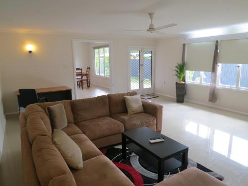 Edge Hill Clean & Green Cairns, 7 Minutes from the Airport, 7 Minutes to Cairns CBD & Reef Fleet Terminal