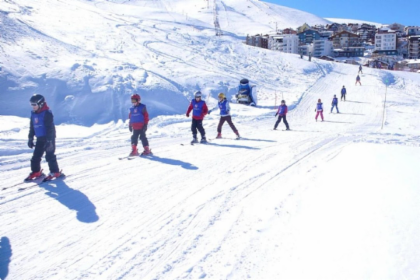 คลาสเรียนขั้นเริ่มต้นเล่นสกีที่ La Parva Resort