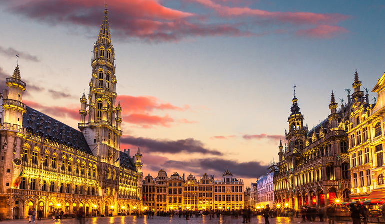 ทัวร์ยุโรป เบลเยี่ยม เนเธอร์แลนด์ เยอรมัน จัตุรัสกรองด์ปลาซ ใจกลางเมืองบรัซเซลล์ มีความสวยงามมากที่สุดของยุโรป ได้รับการขึ้นทะเบียนเป็นมรดกโลก